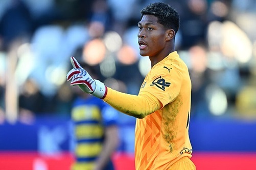 バイエルン、日本代表GK鈴木彩艶に注目!独代表GKノイアーの控え兼後継者候補に浮上