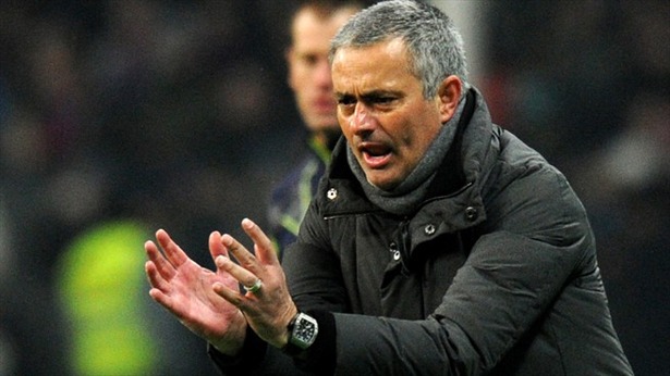 【悲報】ガラタサライベンチに「猿」発言… モウリーニョ監督が計4試合ベンチ入り禁止に トルコ人レフェリーにも侮辱←これwwwwwww