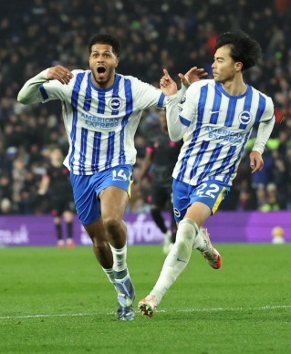 英国人「三笘は不当に奪われた」三笘薫、プレミア公式年間最優秀ゴールを逃して5冠達成ならず..現地サポから異論続出!【海外の反応】