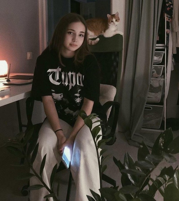 【画像】アメリカの陰キャ女さんがこちらwwwwwwwwwwww