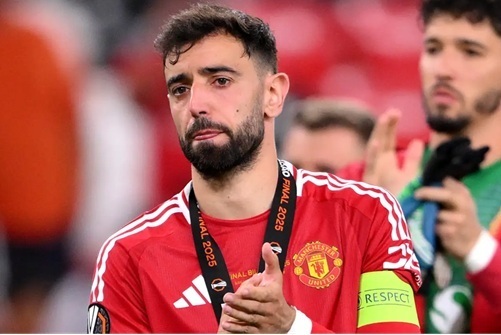 マンUブルーノ、移籍金1億ポンド(約194億円)&3年2億ポンド(約388億円の)巨額オファー届くも…アモリム監督は残留を期待