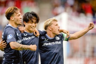 オランダ人「神だ」上田綺世、圧巻2ゴール!一発レッド誘発!今季3戦4発の大暴れ!現地サポが絶賛!【海外の反応】