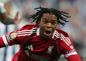 【サッカー】リバプール16歳ングモアがデビュー戦で劇的決勝弾 横浜戦でも活躍の逸材 遠藤航は途中出場