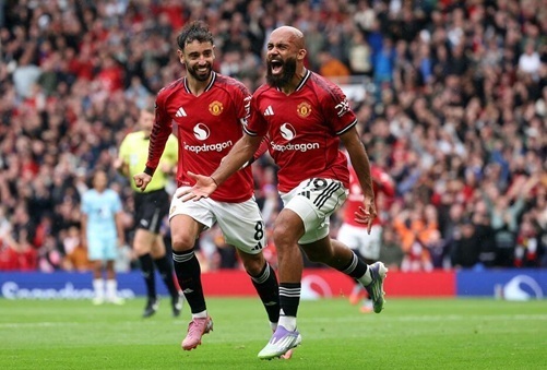 マンU、後半ATのブルーノPK弾でバーンリーとの死闘を3-2で制し待望の今季初勝利!新戦力エンベウモが2戦連続ゴール