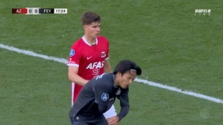 外国人「狂ってる」日本代表選手、試合中に悪質な嫌がらせを受けて悶絶！相手DFに批判殺到！トレンド入りする事態に【海外の反応】