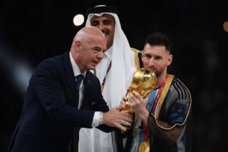 外国人「ありえない」ワールドカップ、冬開催が当たり前に!?W杯開催時期変更!?FIFA会長の発言に賛否両論の声!【海外の反応】