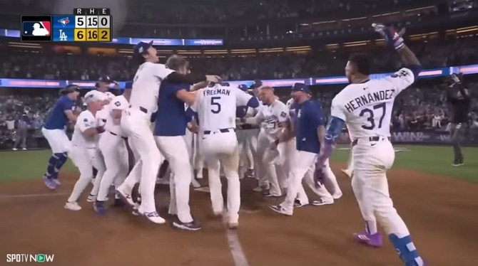 【悲報】昔「サッカーは野球より人気ある」というマスコミの策略にまんまと騙されていたアホ日本人→現在wwwwwwww