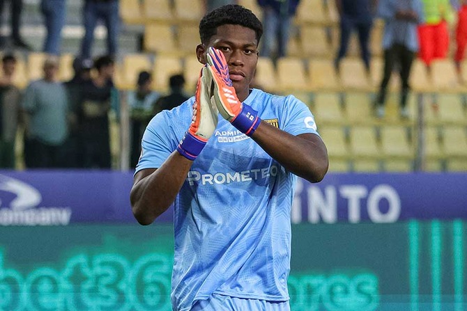 【朗報】GK鈴木彩艶さん、世界見ても若手GKの中でナンバーワンとの声wwwww