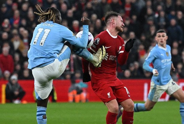 【悲報】リヴァプールさん…シティにもボロ負け!ヴィルツやイサクは大外れかwwwwww