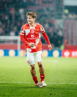 ドイツ人「凄すぎる」佐野海舟、劇的決勝ゴールをアシスト！鈴木唯人、全3ゴールに絡む活躍!現地サポから称賛続出！【海外の反応】