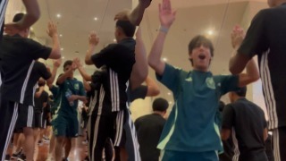 外国人「日本は200年先を行ってる」U17日本代表、他国チームへの神対応に海外から絶賛の声！【海外の反応】