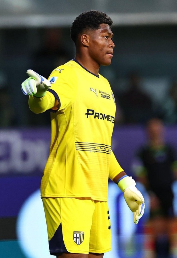 【悲報】日本代表GK鈴木彩艶さん…下手したら骨折か…