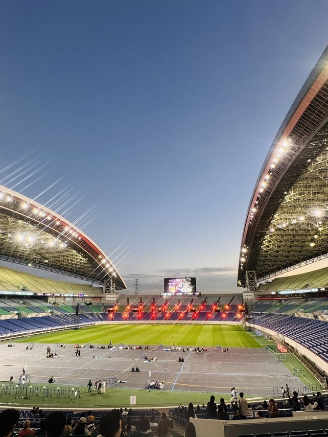 【悲報】浦和レッズを指定管理追放してまで開催したブルーノマーズ花火大会、超絶ガララーガで大赤字確実!観客千人もいない…